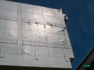 Den gamle Pegasus Bridge stod med sine skader efter beskydning på D-dag