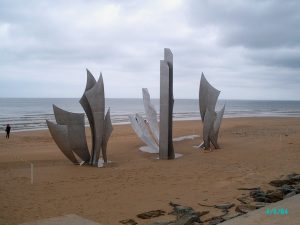 Nyt mindesmærke fra 2004 ved St. Laurent-sur-Mer