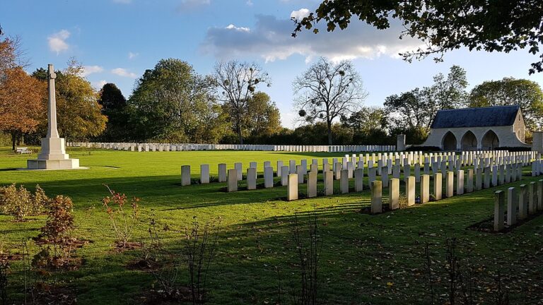 Hermanville War Cemetery - indenfor