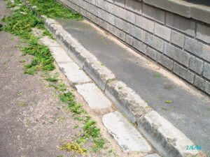 Ødelagt kantsten - Berniere-sur-Mer